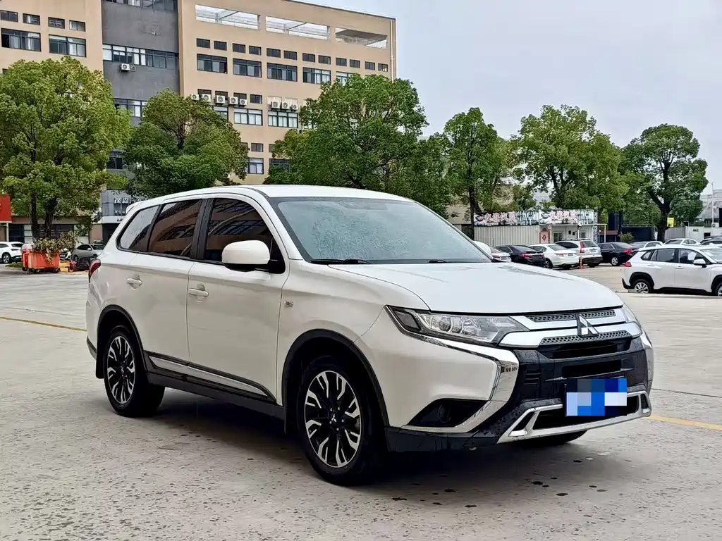 Mitsubishi Outlander 2021