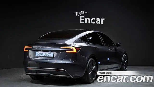 Tesla Model 3 2025
