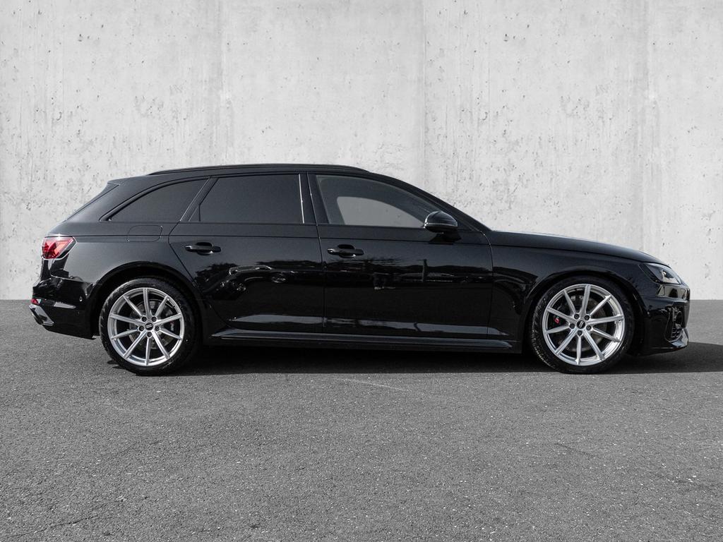 Audi RS4 2023