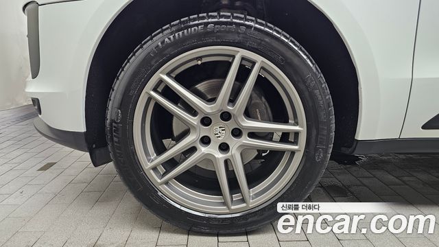 Porsche Macan 2021