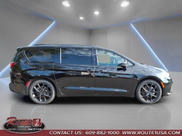 Chrysler Pacifica 2025
