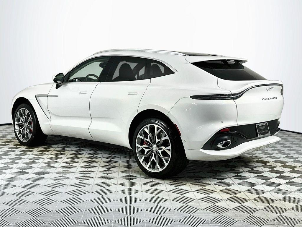 Aston Martin DBX 2023