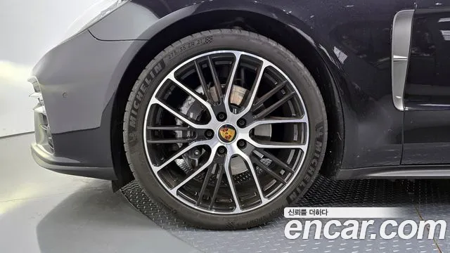 Porsche Panamera 2023