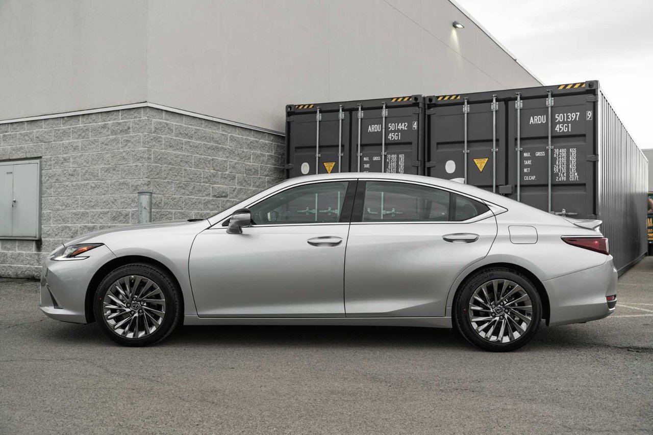 Lexus ES 2025