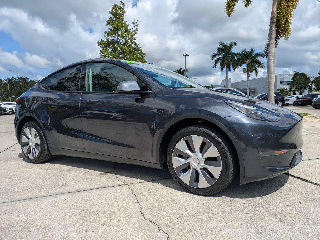 Tesla Model Y 2024