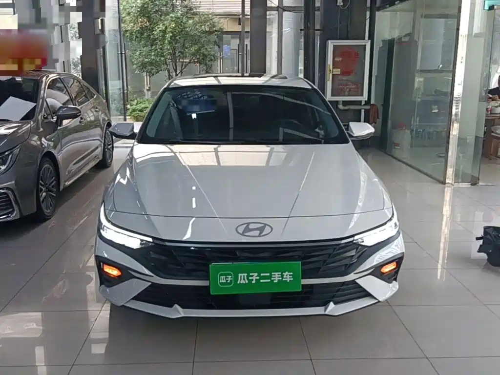 Hyundai Elantra 2025