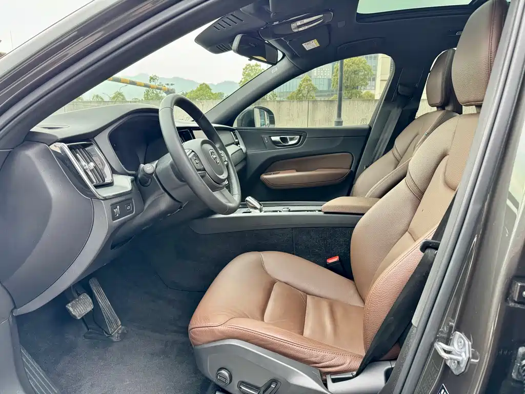 Volvo XC60 2022