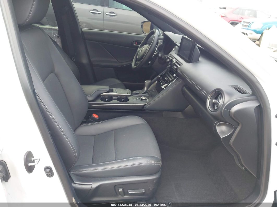 Lexus IS 300 2023