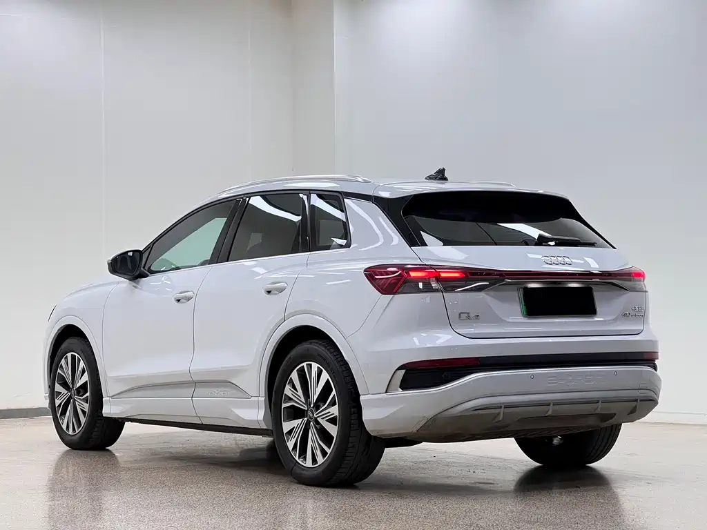 Audi Q4 e-tron 2024