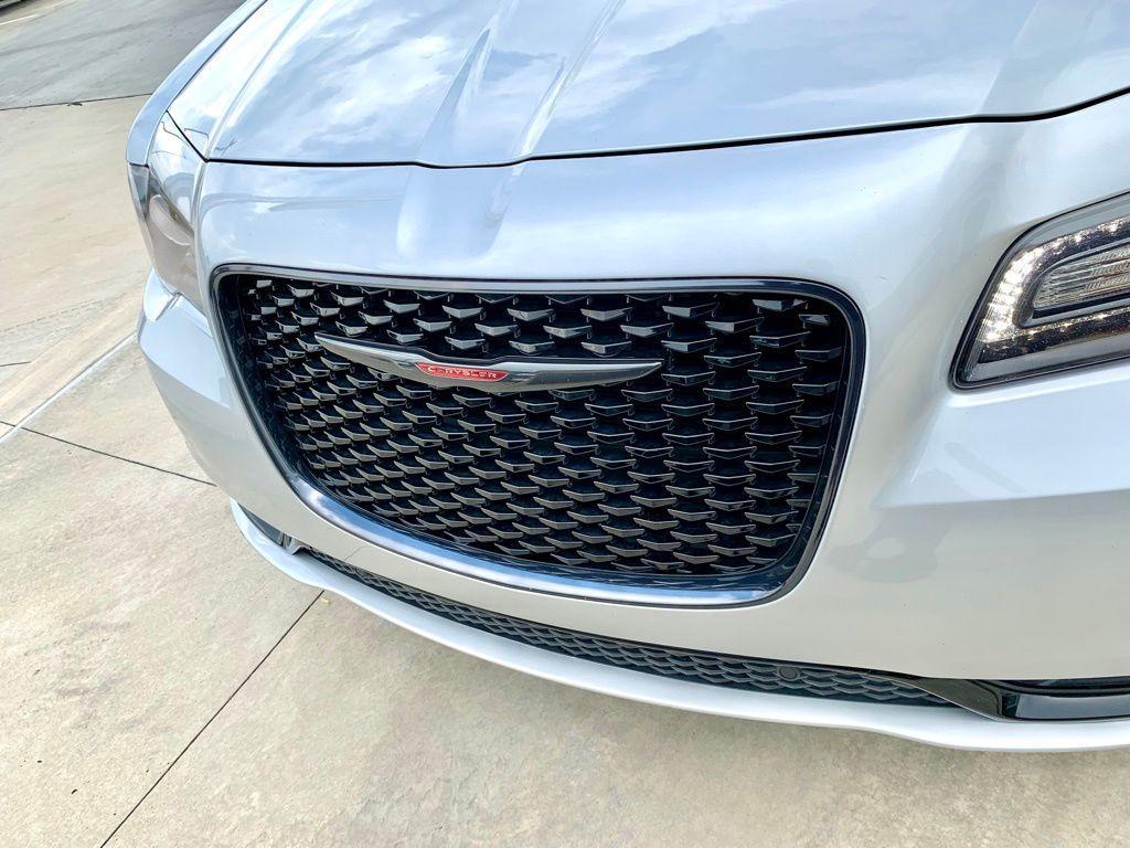 Chrysler 300 2021