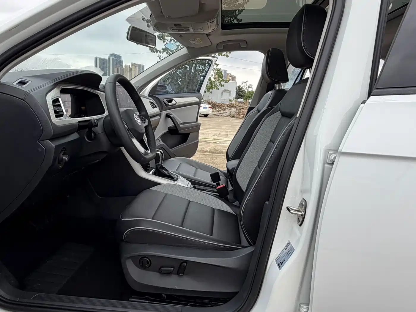 Volkswagen T-Roc 2023