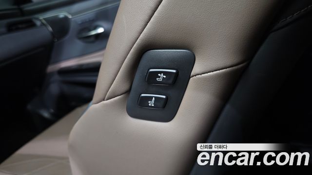 Lexus ES 2023