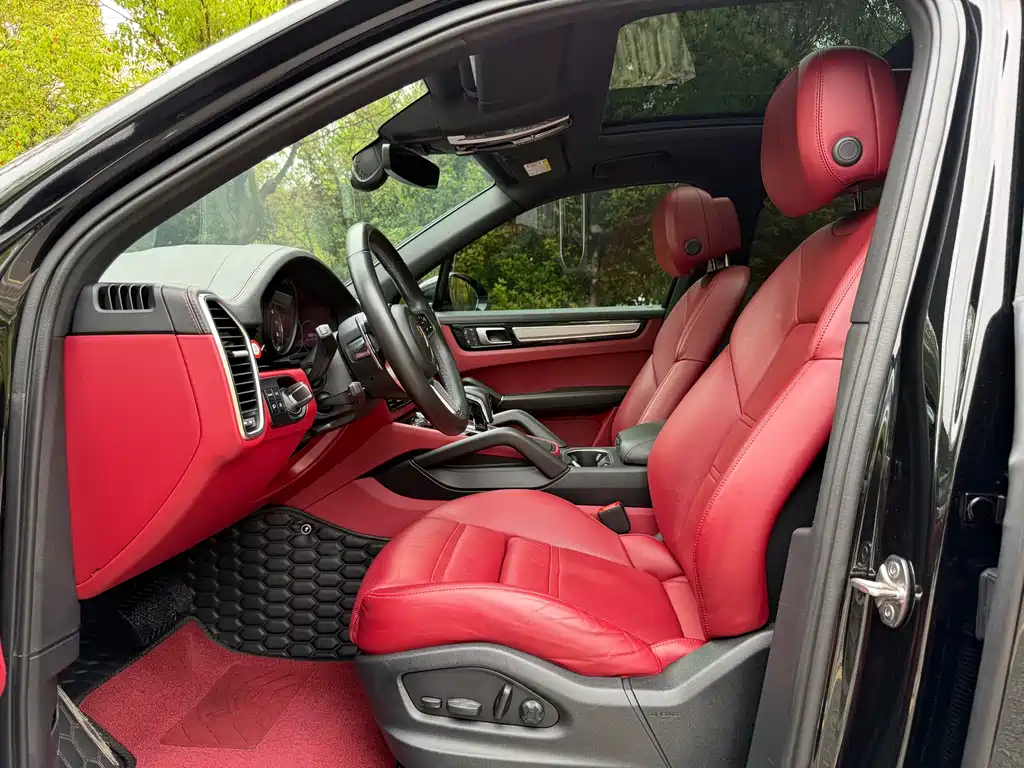 Porsche Cayenne 2022