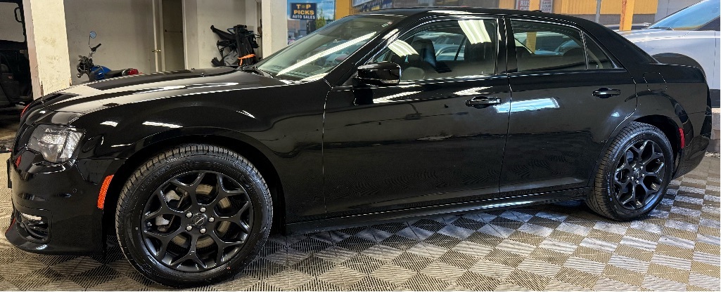Chrysler 300 2023