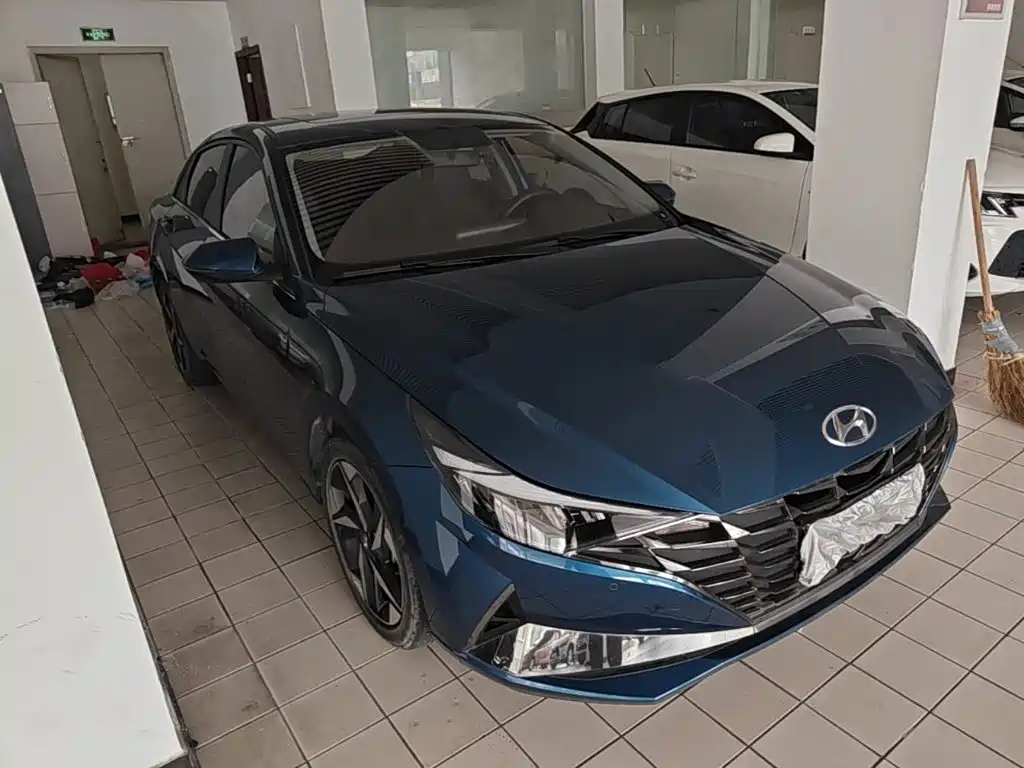 Hyundai Elantra 2022