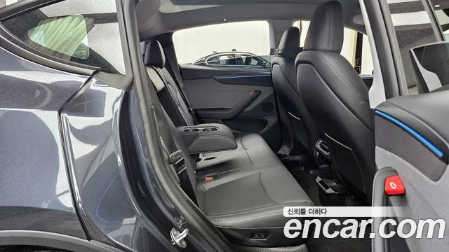 Tesla Model Y 2025
