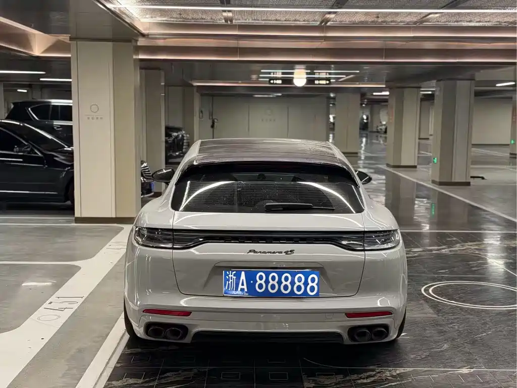 Porsche Panamera 2023