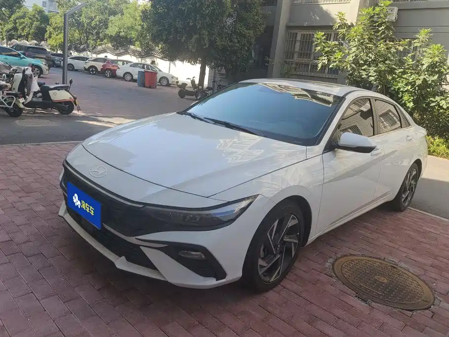 Hyundai Elantra 2025
