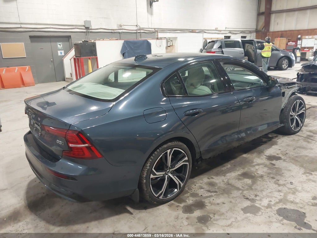 Volvo S60 2024