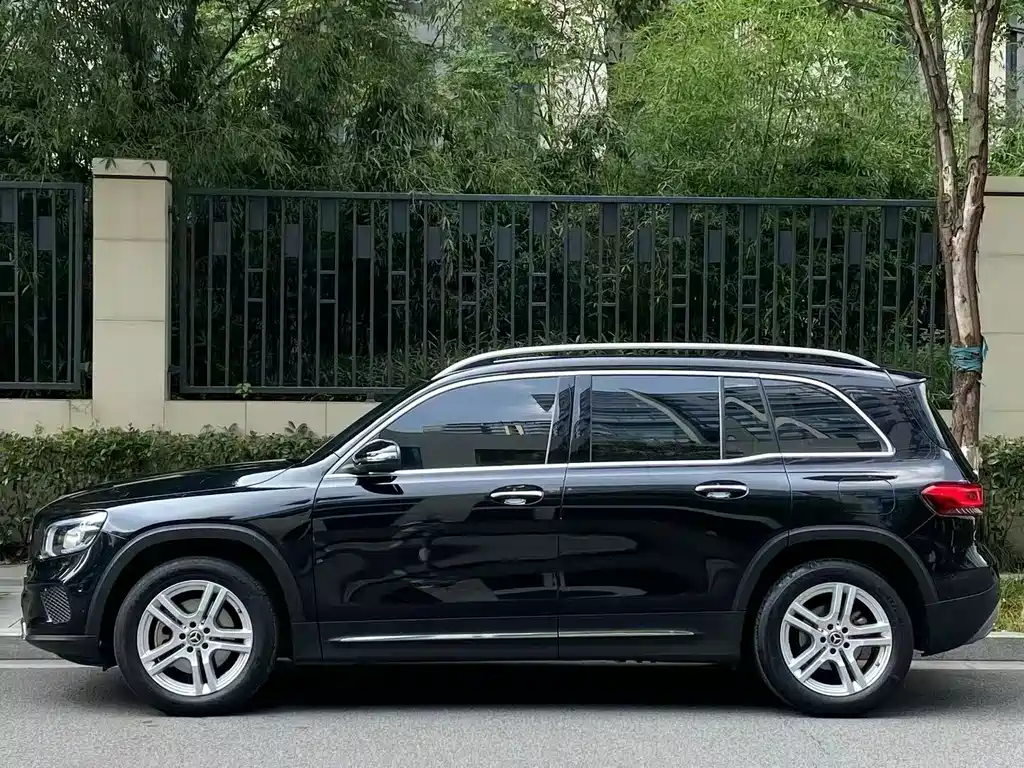 Mercedes-Benz GLB 2023
