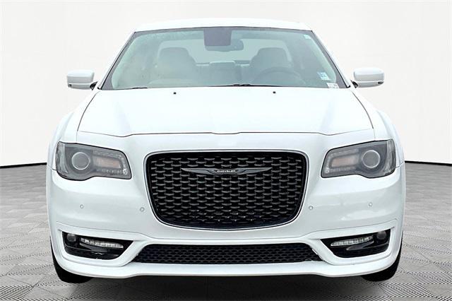 Chrysler 300 2022