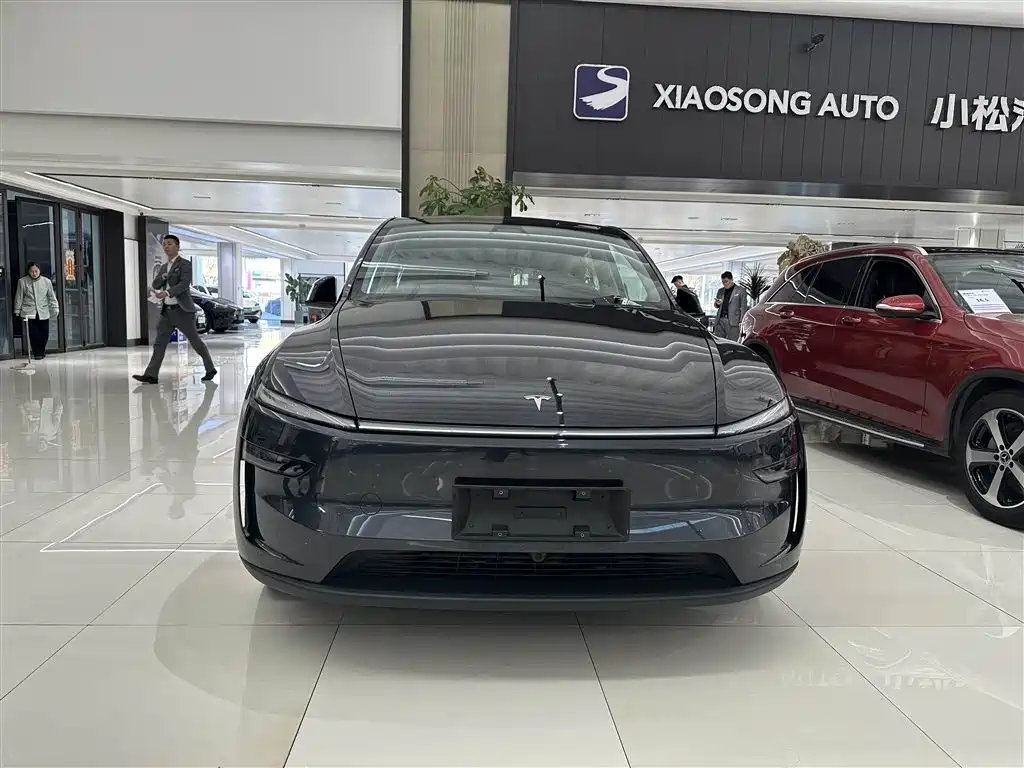 Tesla Model Y 2025