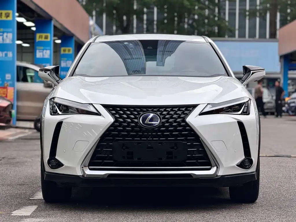 Lexus UX 2021