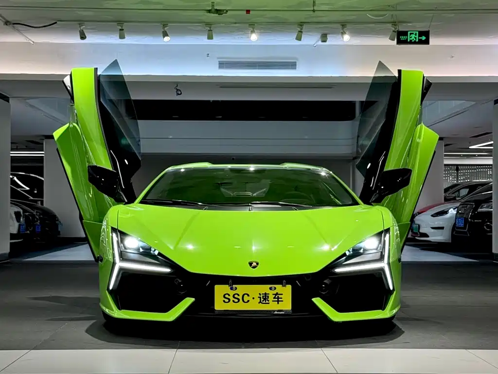 Lamborghini Revuelto 2025