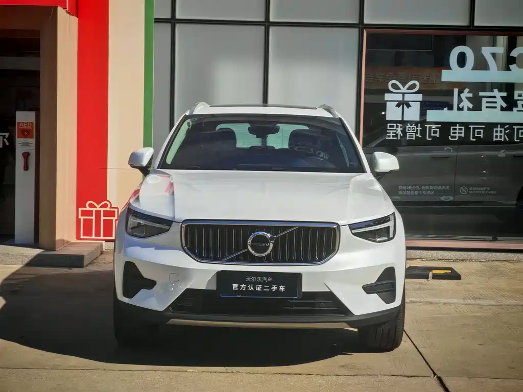 Volvo XC40 2025