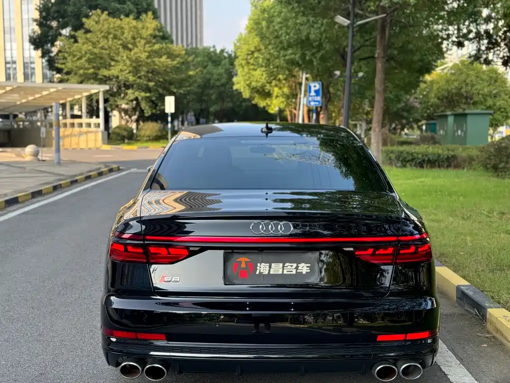 Audi S8 2023