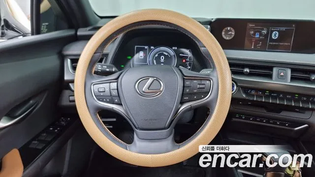Lexus UX 2021