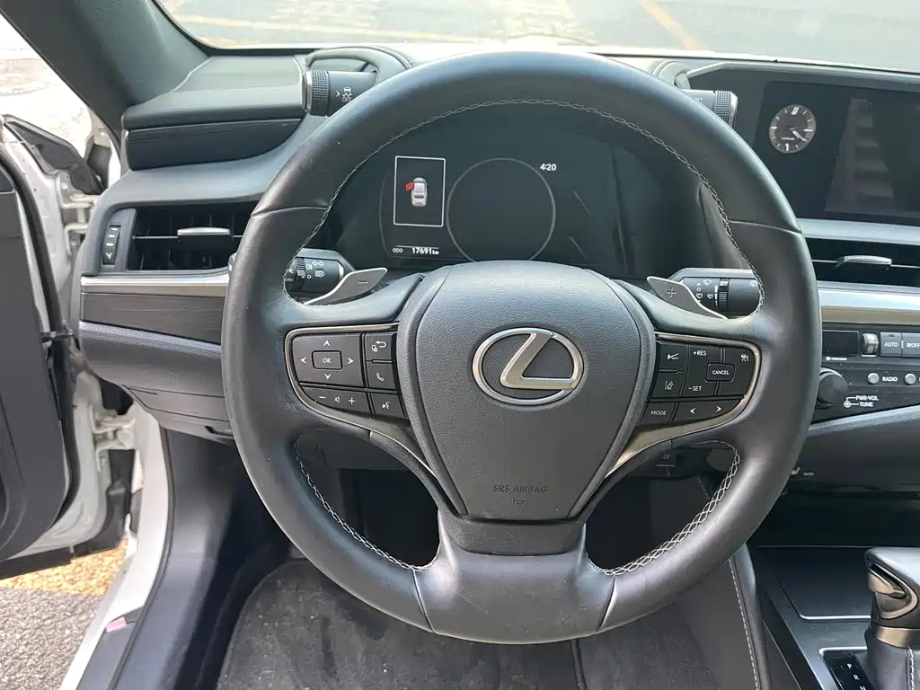Lexus ES 2020