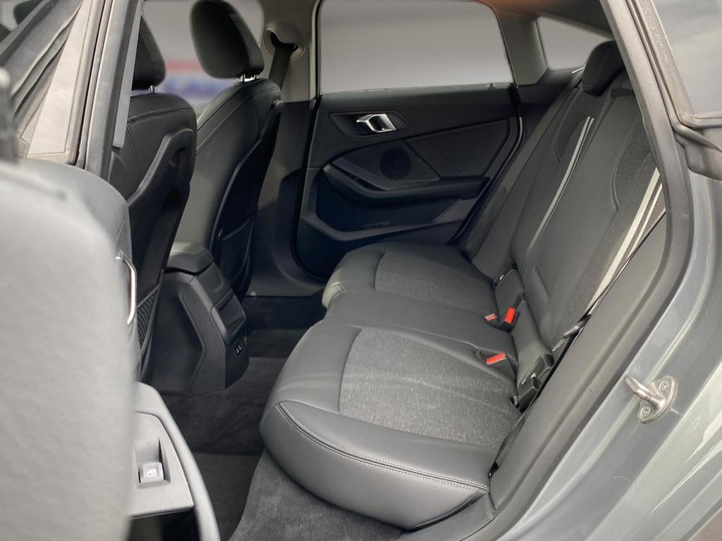 BMW 216 2022