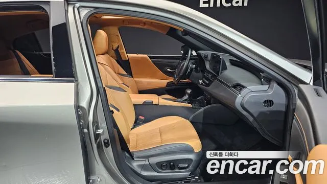 Lexus ES 2021