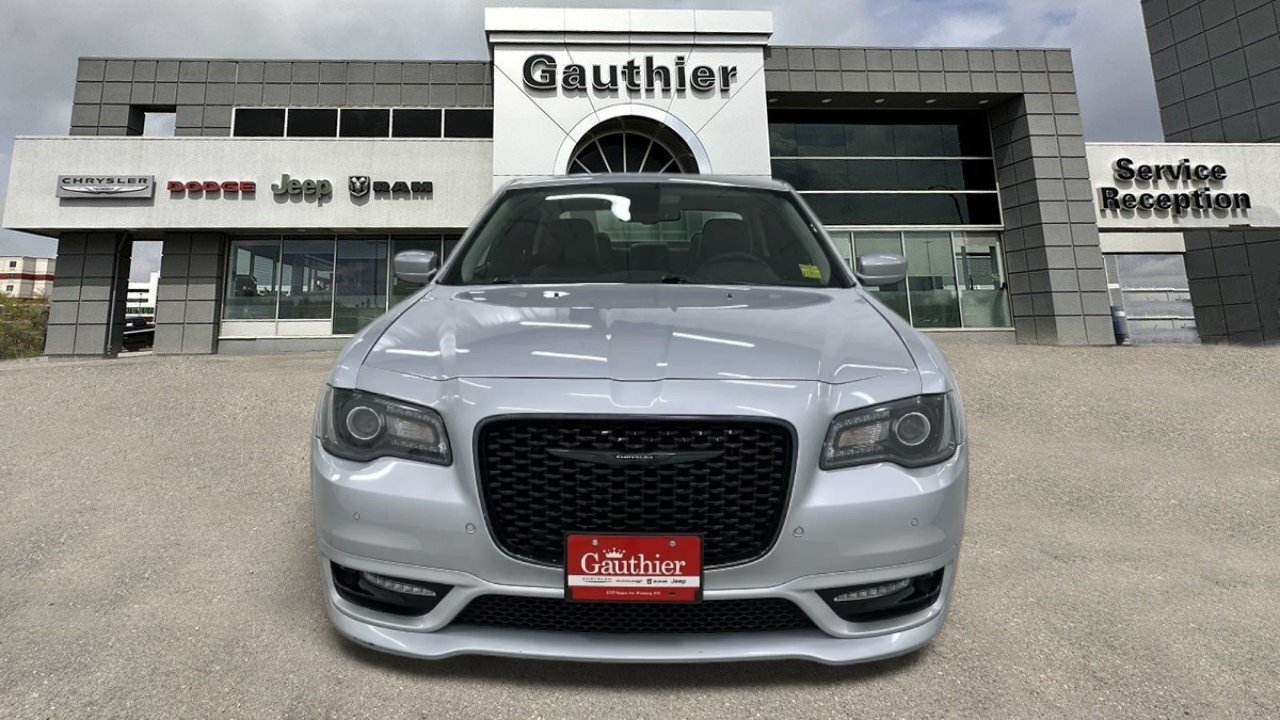 Chrysler 300 2022