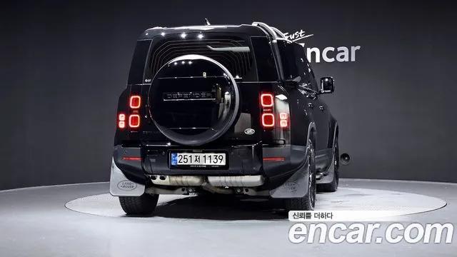 Land Rover Defender 2022