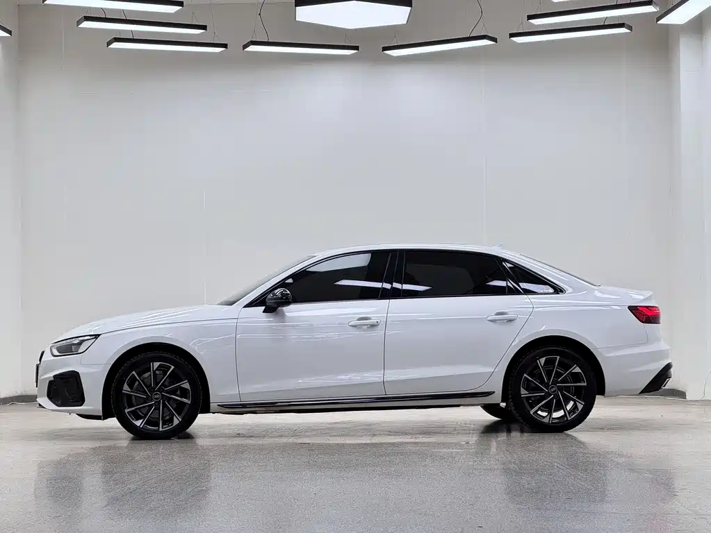 Audi A4 2023