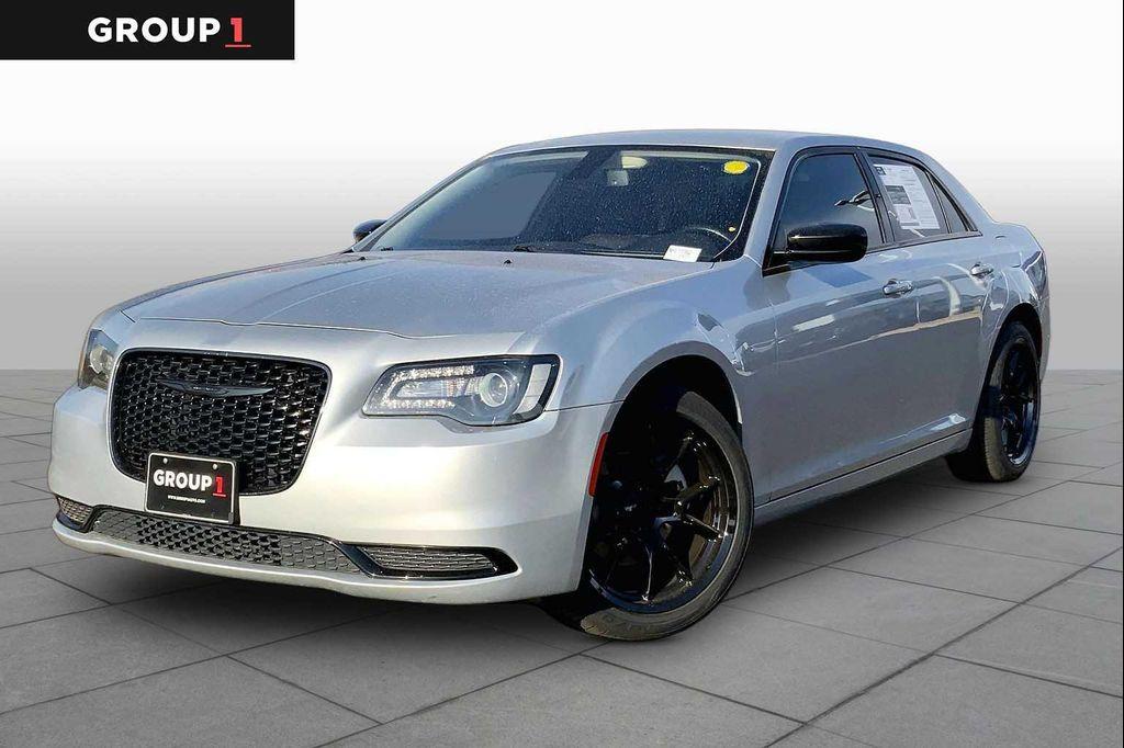 Chrysler 300 2022