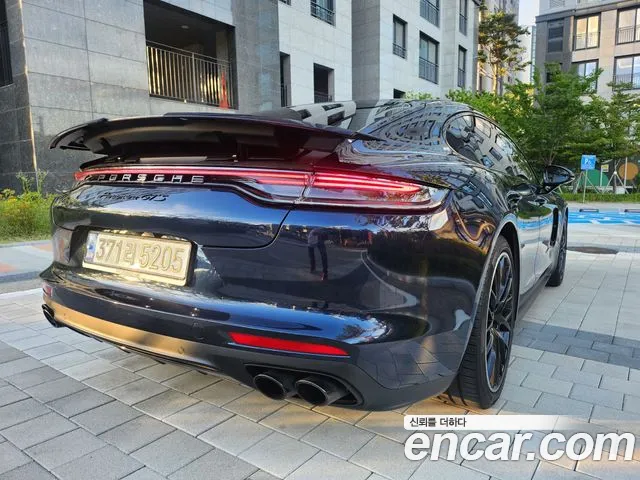 Porsche Panamera 2021