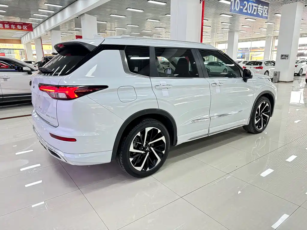 Mitsubishi Outlander 2023