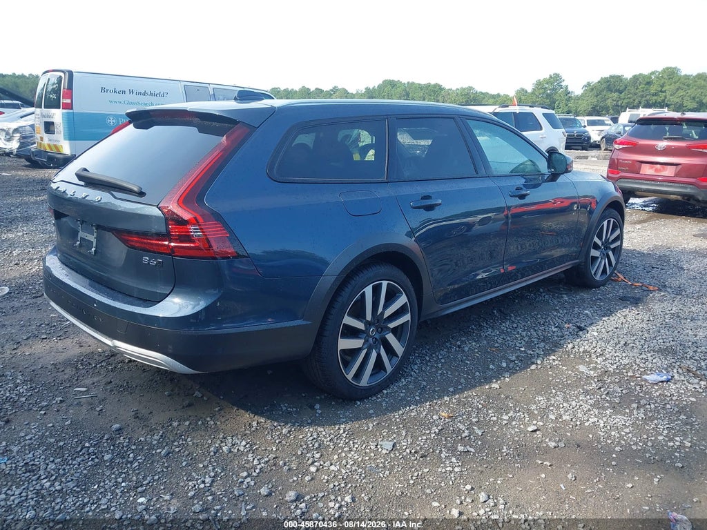 Volvo V90 Cross Country 2025