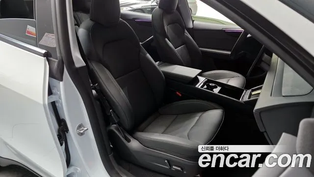 Tesla Model Y 2025