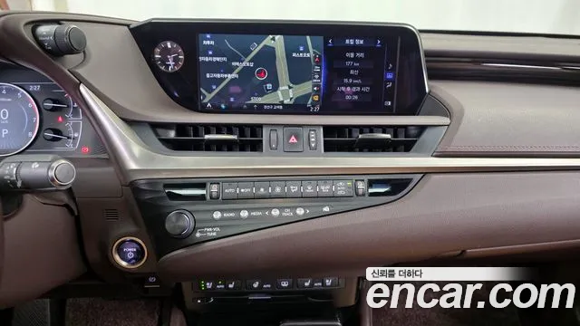 Lexus ES 2020