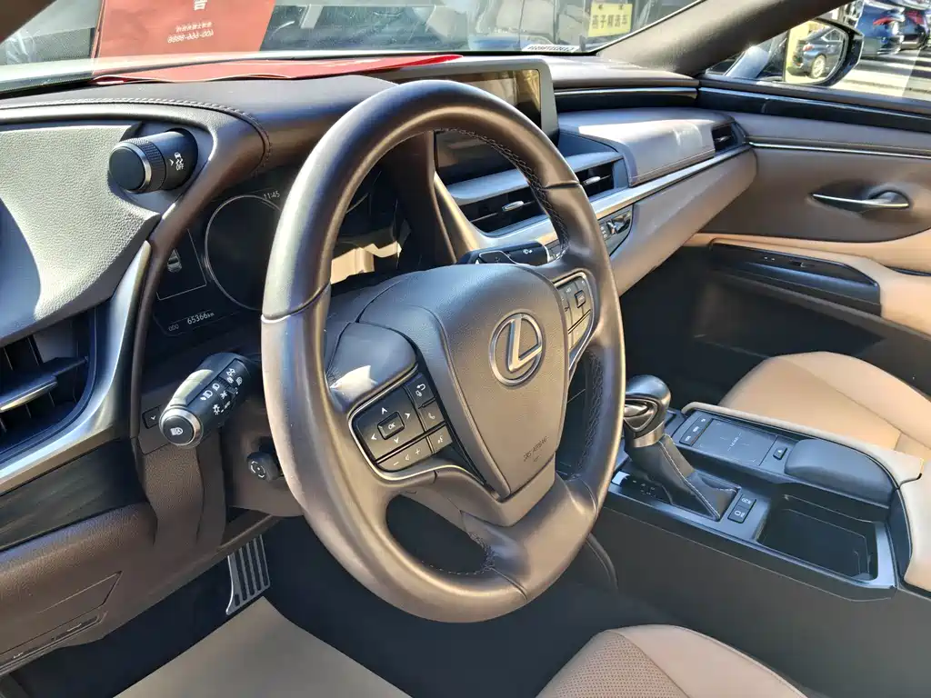 Lexus ES 2021