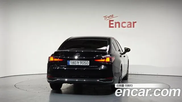 Lexus ES 2020