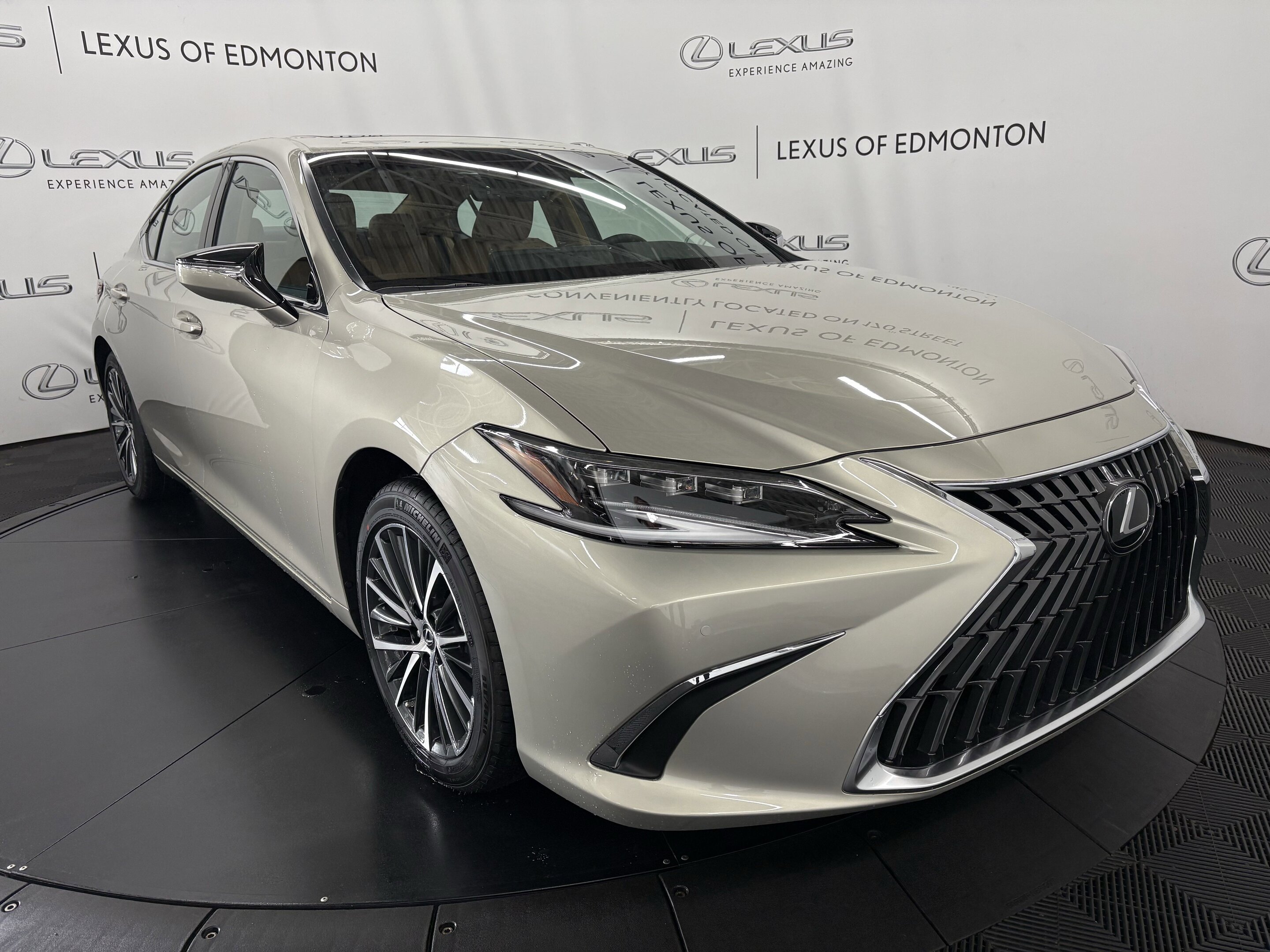 Lexus ES 2025
