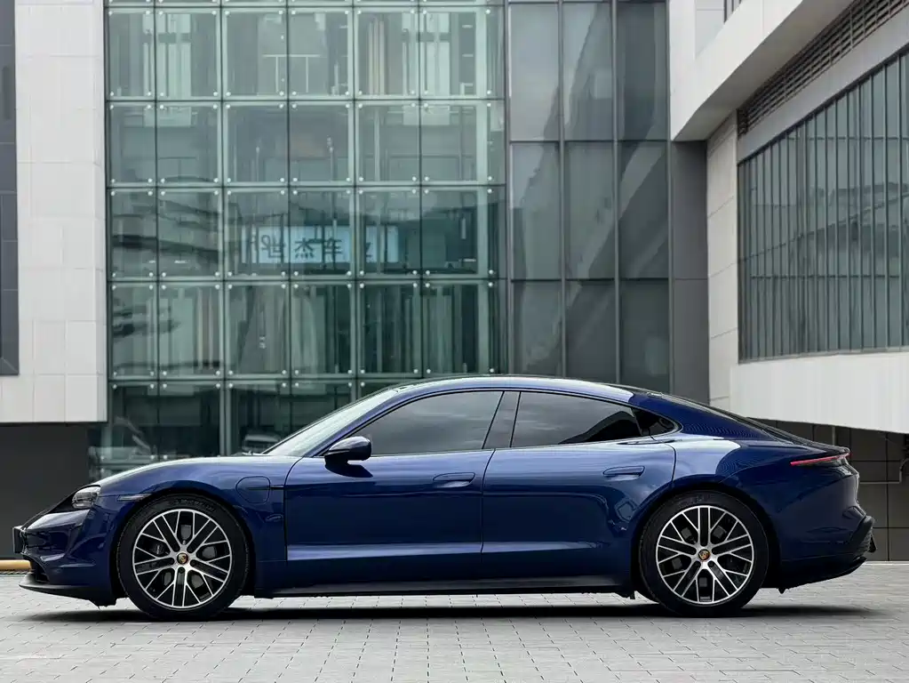 Porsche Taycan 2021