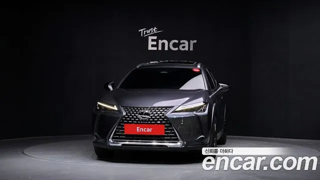 Lexus UX 2024