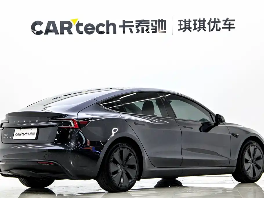 Tesla Model 3 2024
