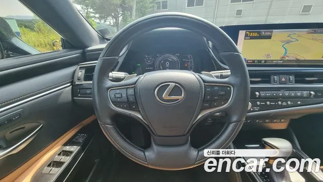Lexus ES 2023